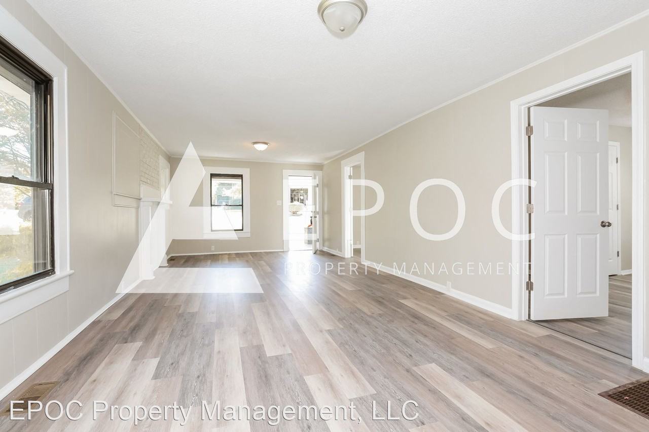 3225 Summit Ave - Photo 3 of 15