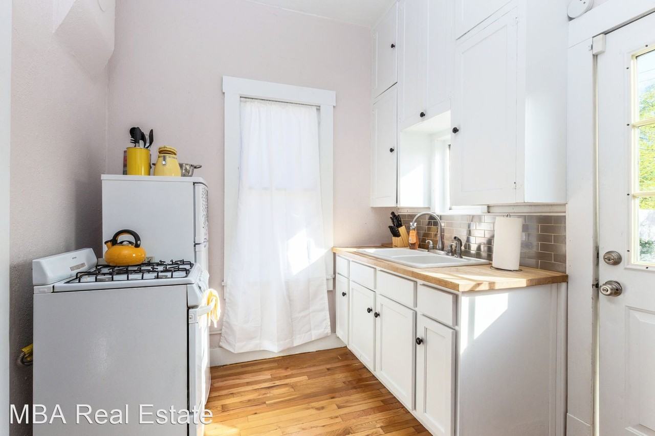 1325 W Woodland Ave - Photo 2 of 16