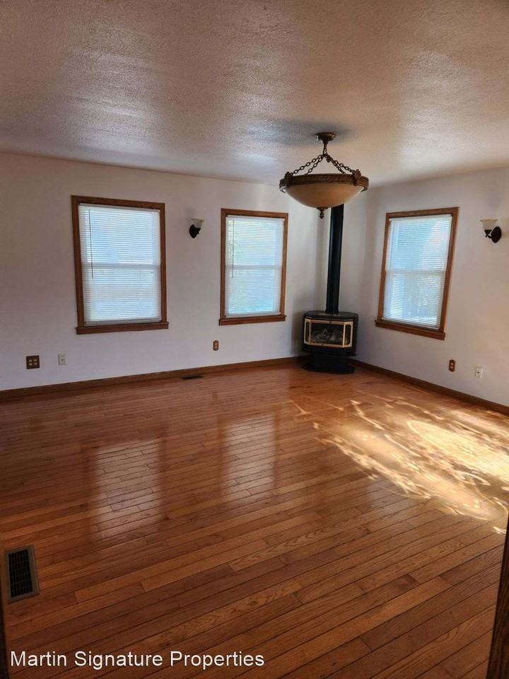 3124 Ravenwood Blvd - Photo 2 of 14