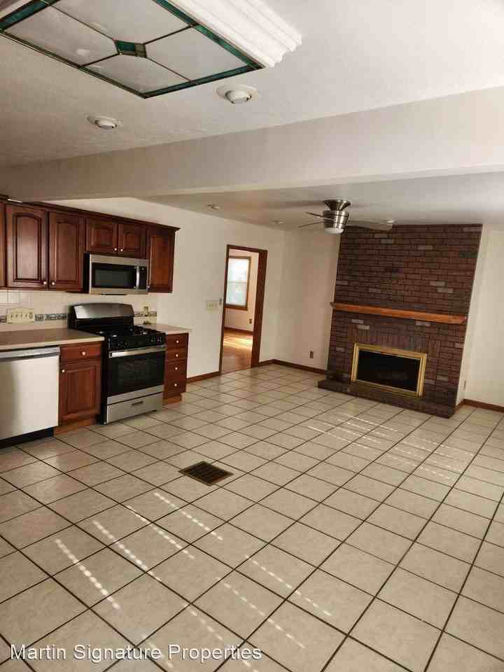 3124 Ravenwood Blvd - Photo 3 of 14