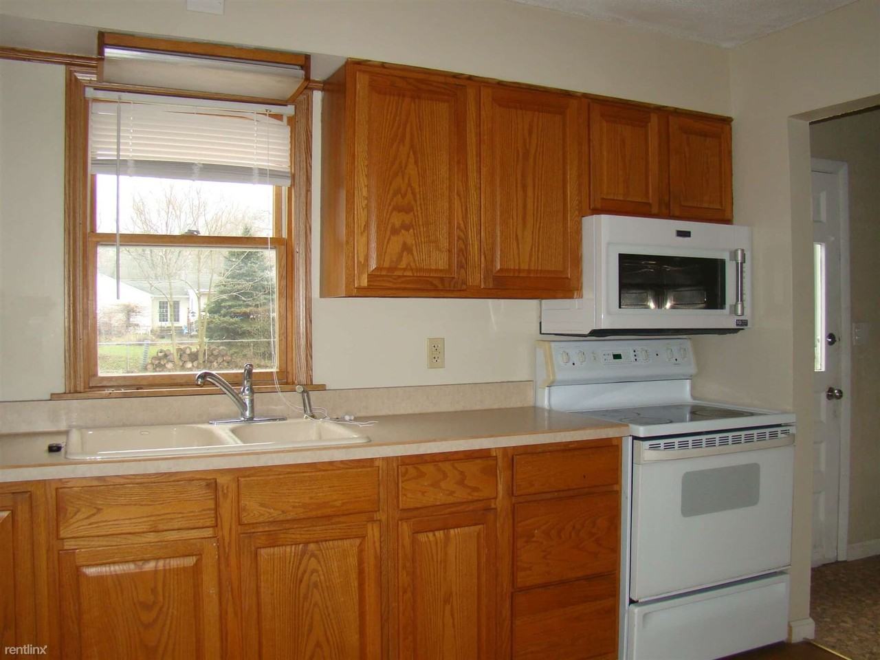 2418 Midday St - Photo 3 of 11