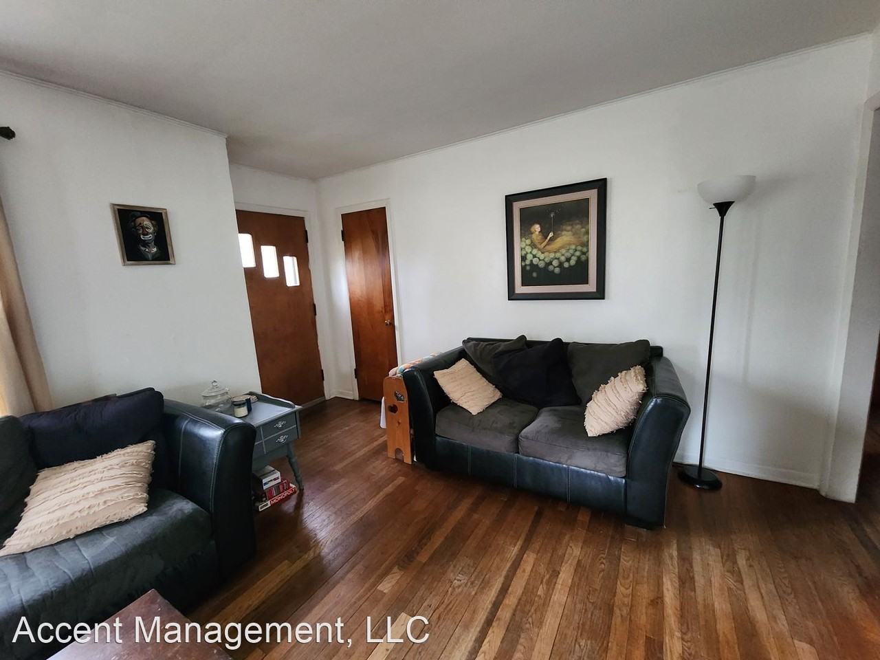5208 Shore Acres Rd - Photo 3 of 13