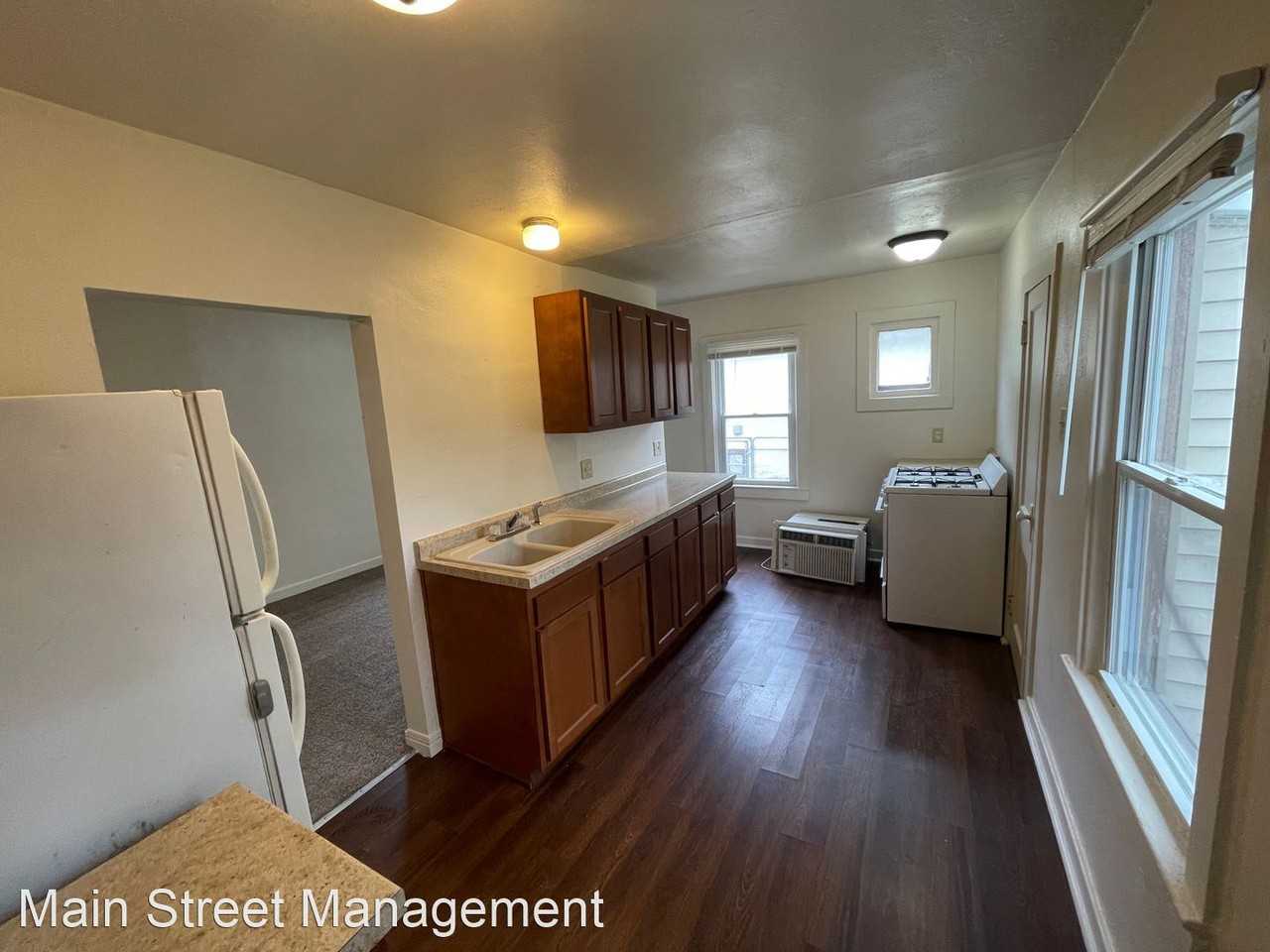 1274 Stuart St - Photo 3 of 15