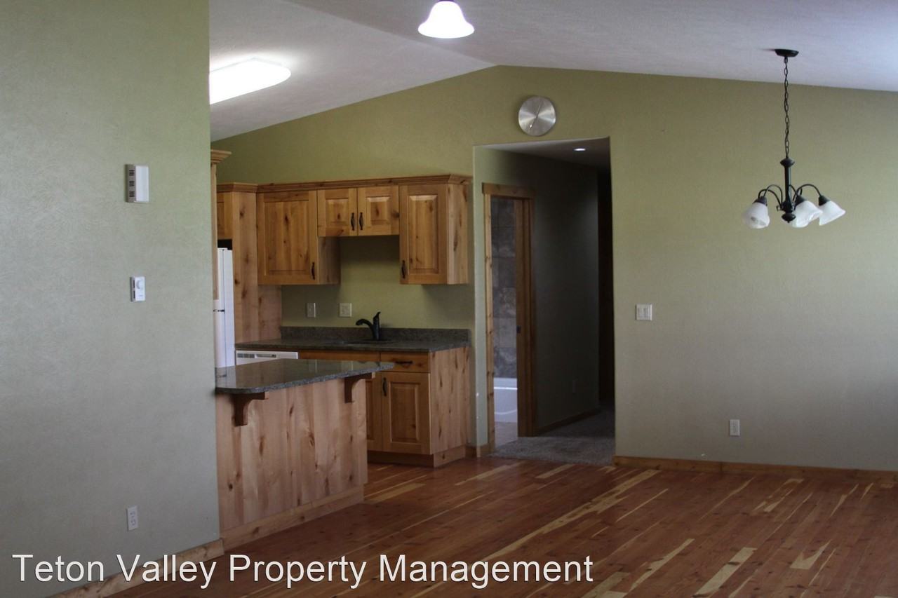 107 N 5th St - Photo 2 of 9