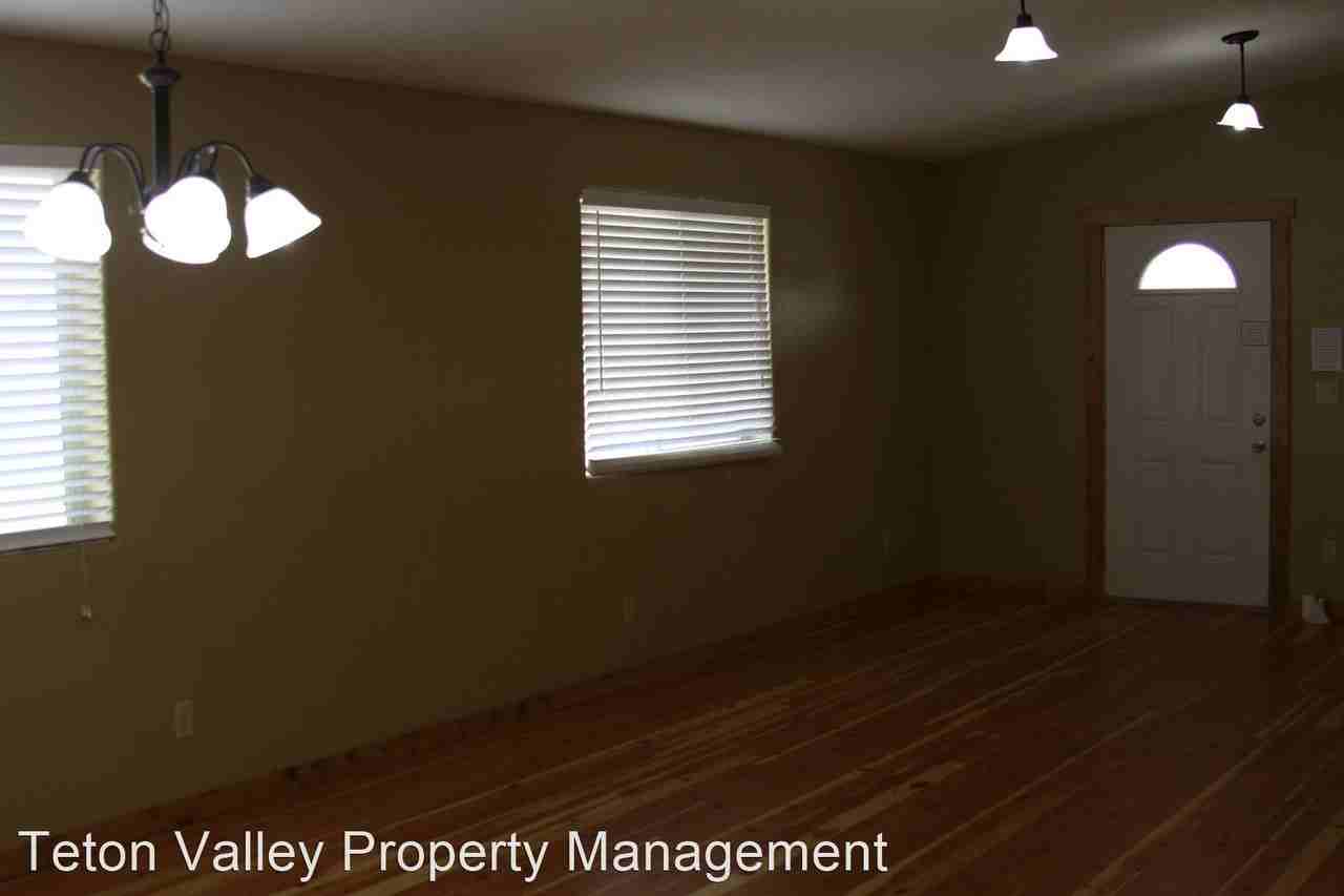 107 N 5th St - Photo 3 of 9