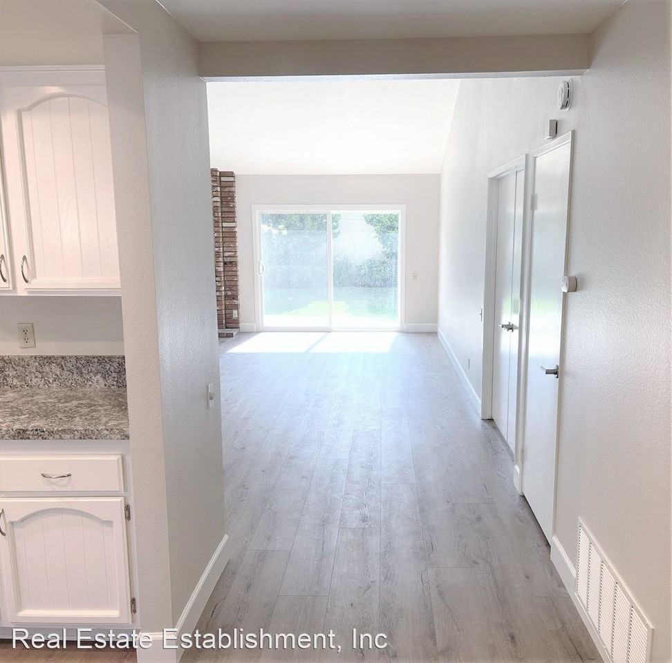 1243 Cabrillo Park Dr - Photo 2 of 13