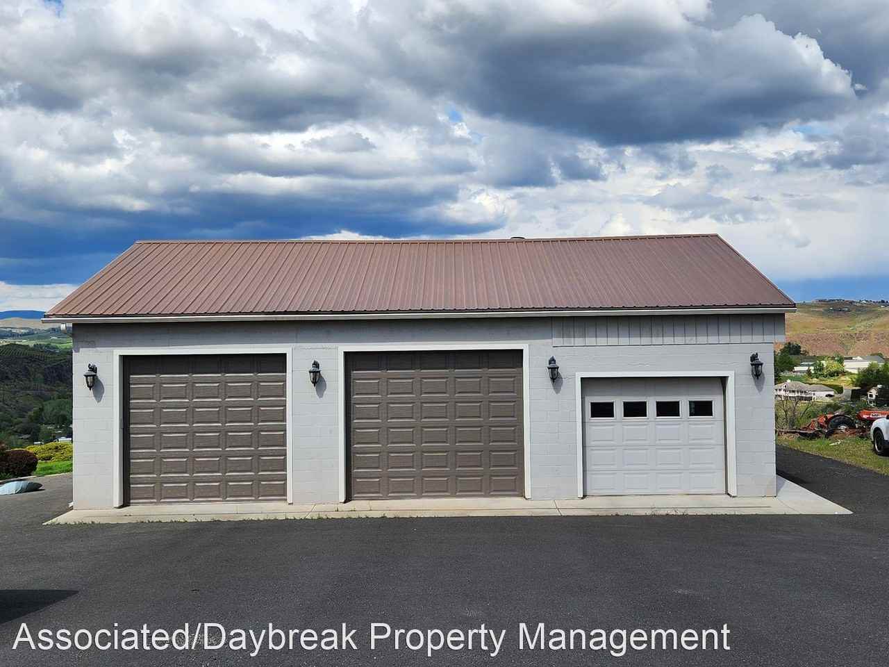 917 N Scenic Dr - Photo 3 of 4