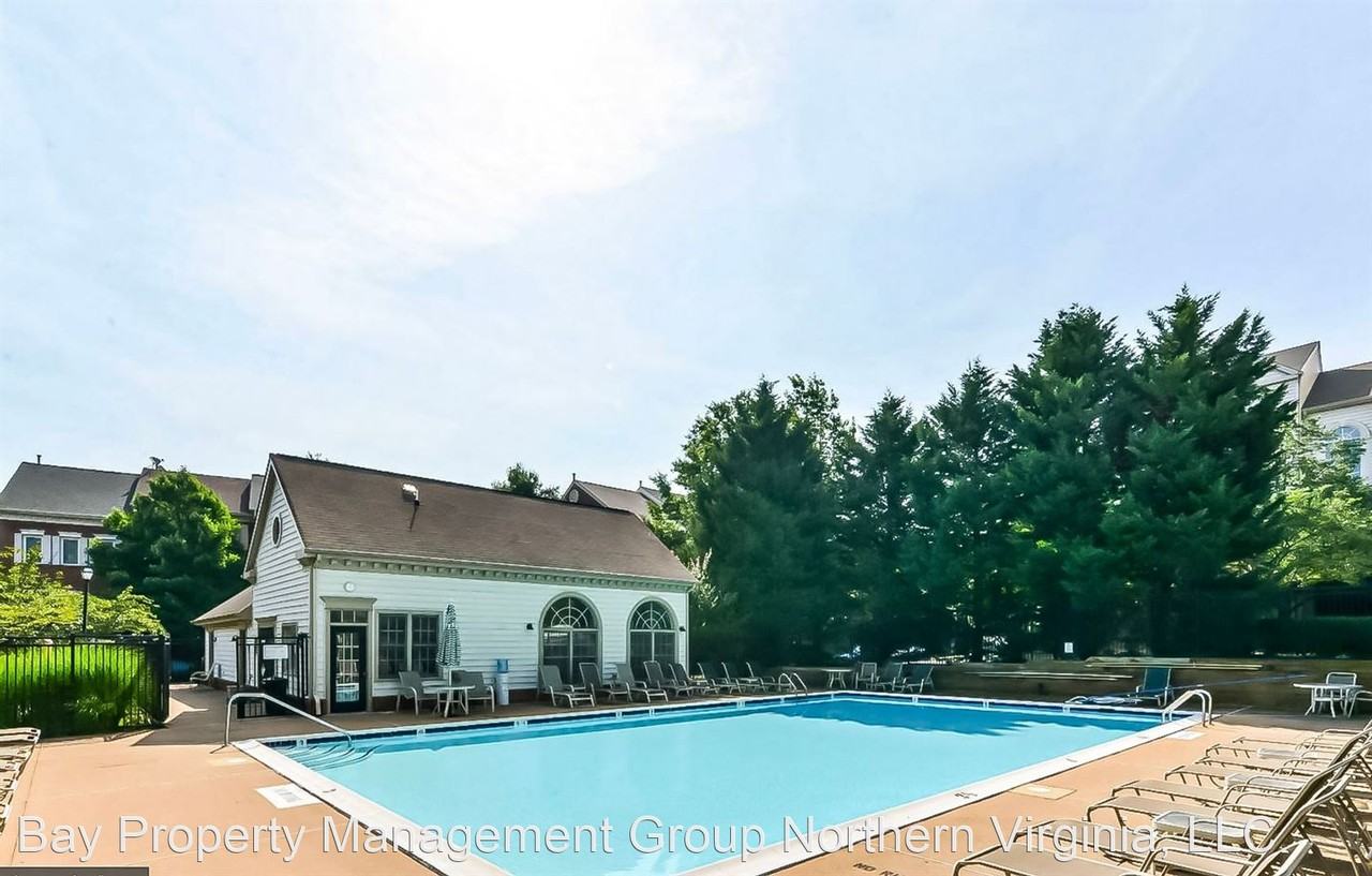 4657 Longstreet Ln #101 - Photo 2 of 5