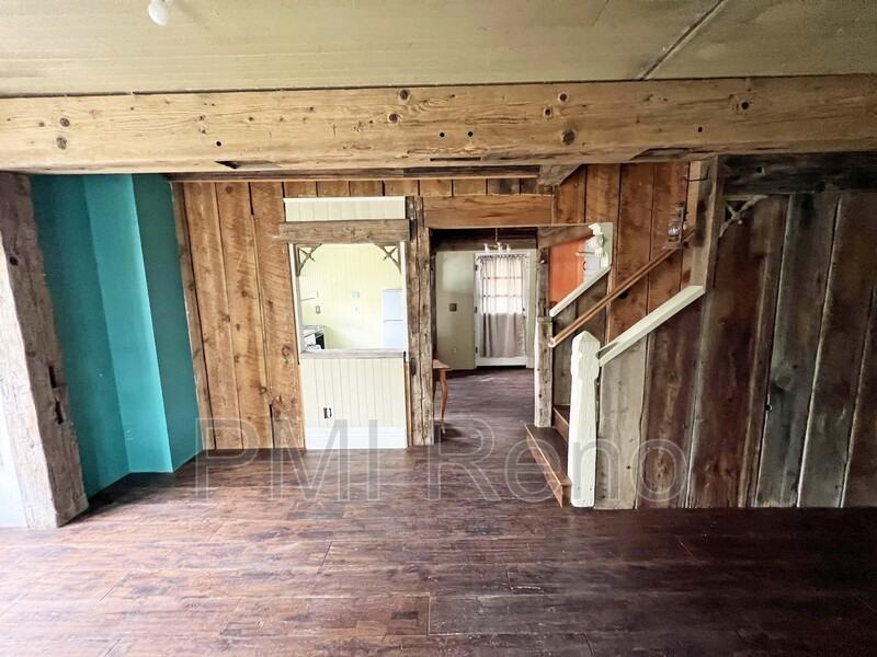 121 Vine St - Photo 3 of 12