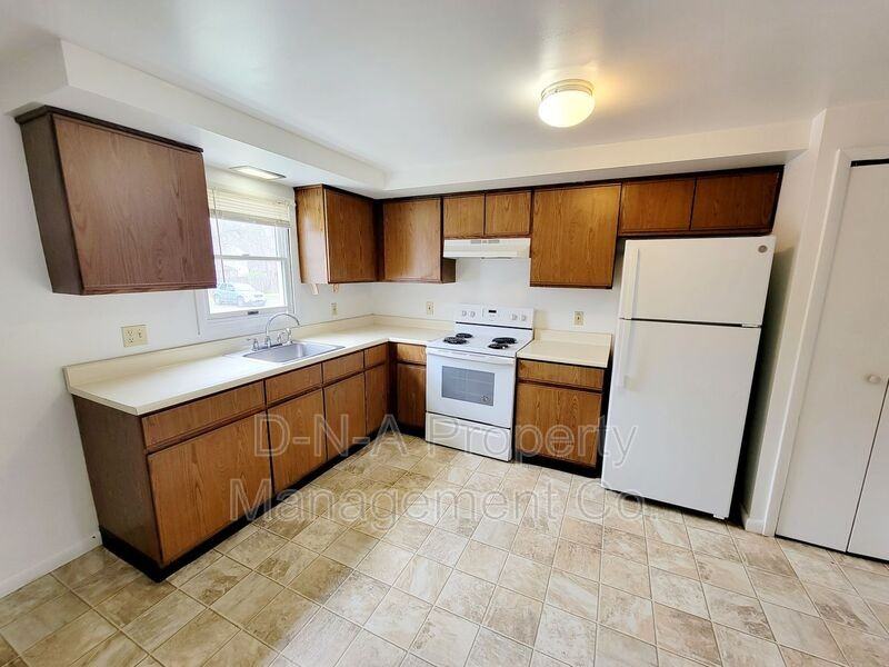 339 Race St #B2 - Photo 2 of 8