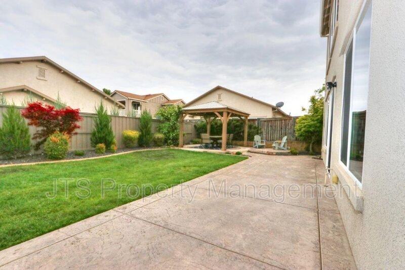 208 Blue Pine Ct - Photo 7 of 38