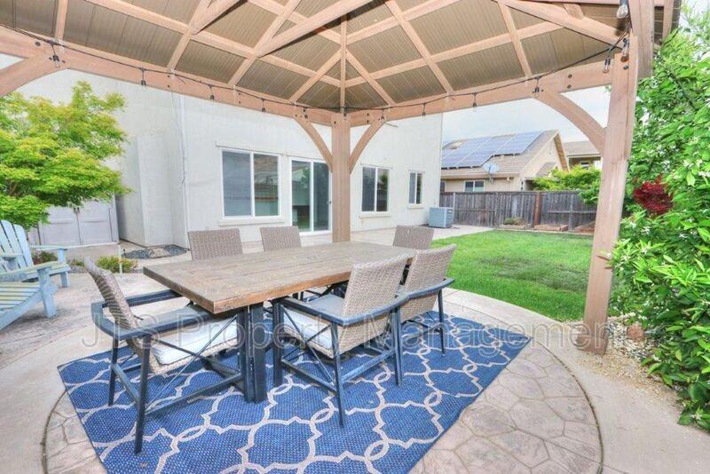 208 Blue Pine Ct - Photo 6 of 38