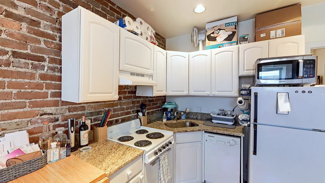 94 Prince St #12 - Photo 3 of 10