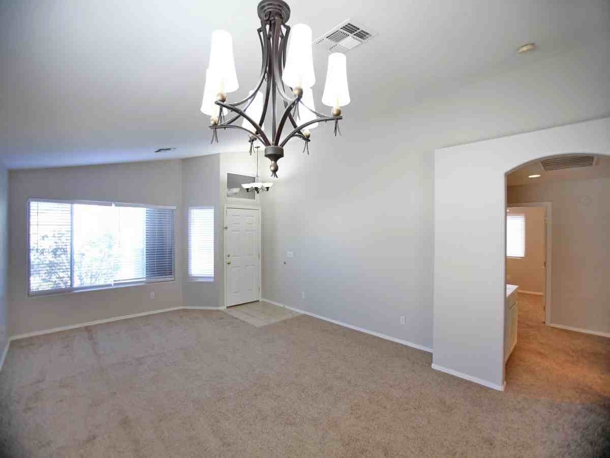 7725 W Foothill Dr - Photo 3 of 22