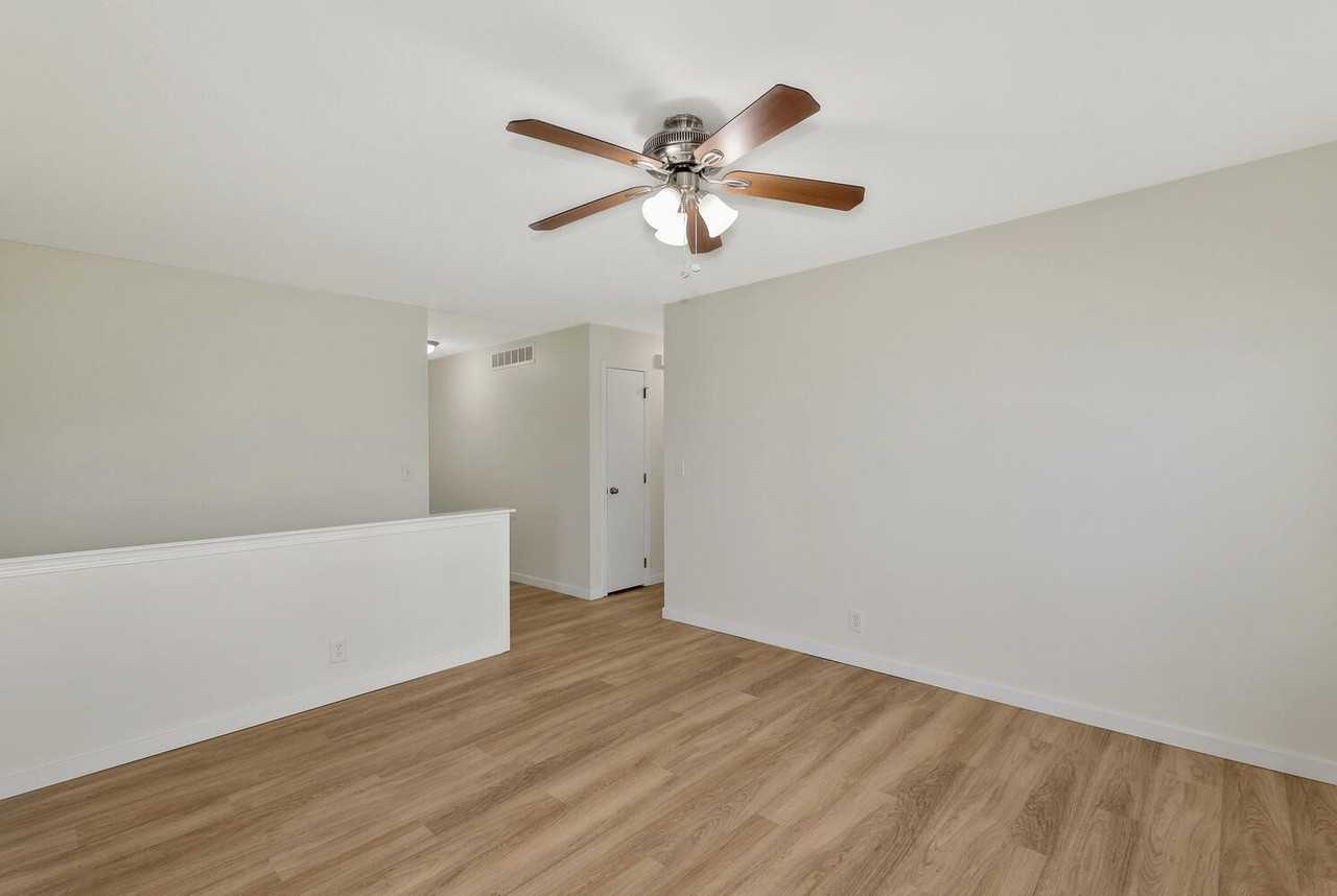 2731 N Lorraine Ave - Photo 2 of 30