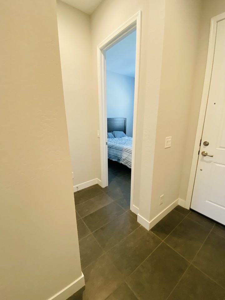 10840 W Marshall Ave - Photo 3 of 21