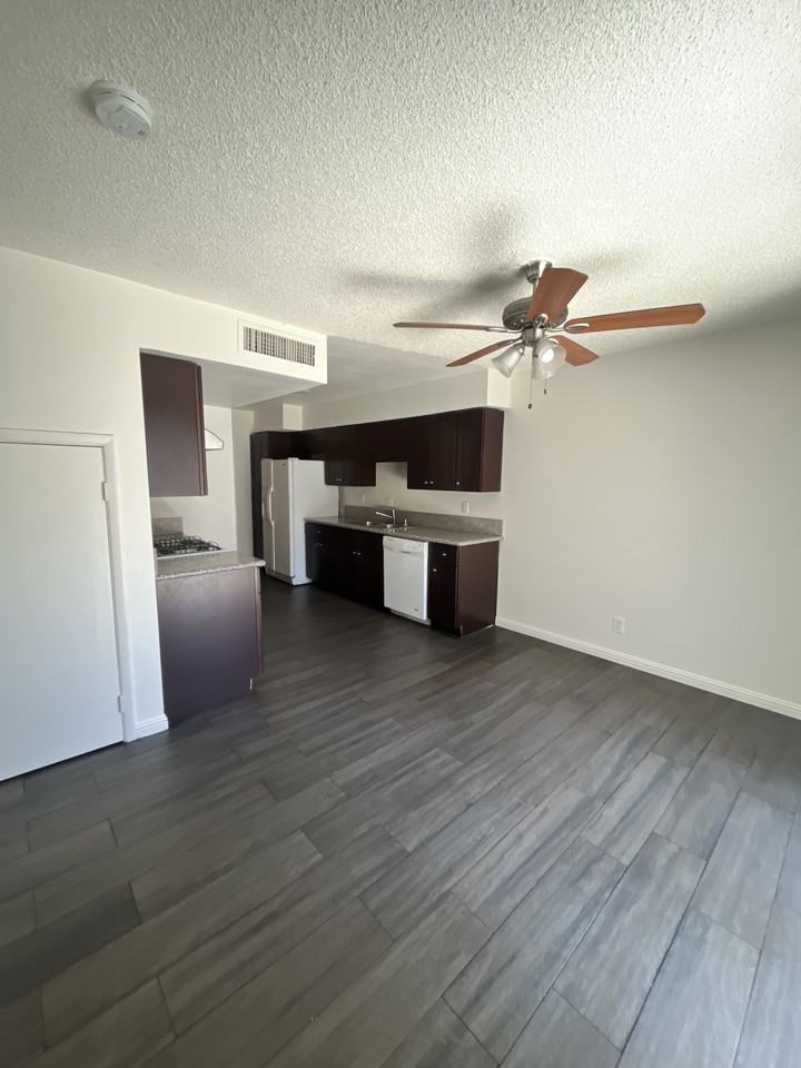 4509 Buena Vista Dr - Photo 2 of 21