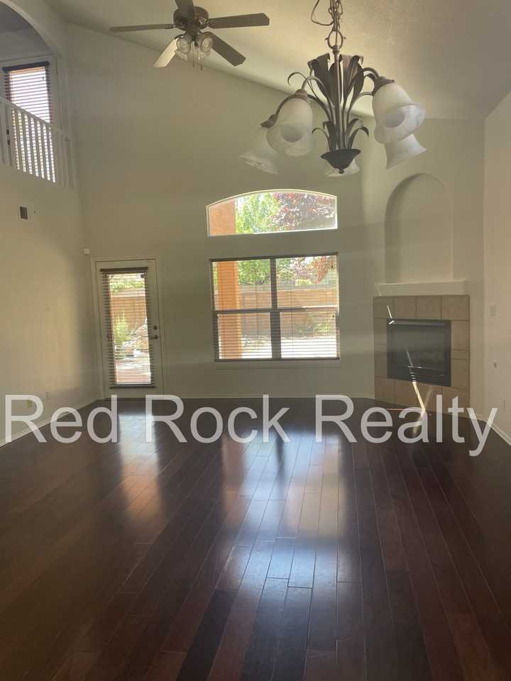 7204 Deer Canyon Ave Ne - Photo 2 of 17