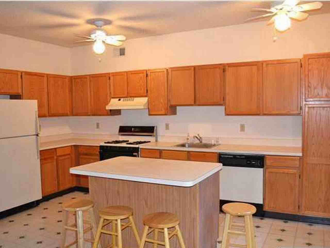 162 Yarmouth Ct - Photo 2 of 12