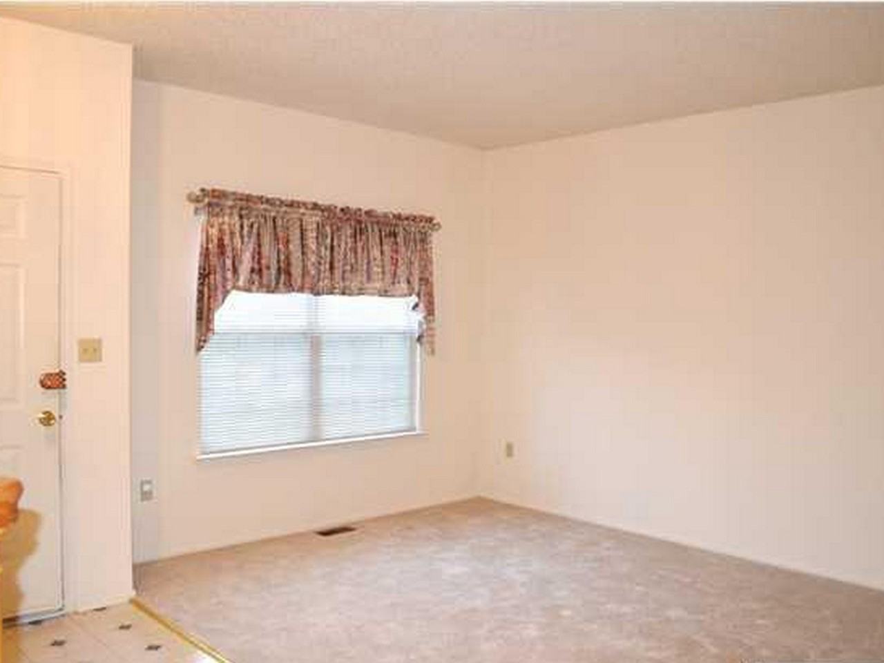 162 Yarmouth Ct - Photo 3 of 12