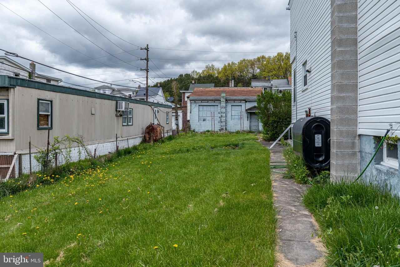 493 W Saylor St, Mount Carmel, PA 17851 3 Bedroom House for 900/month