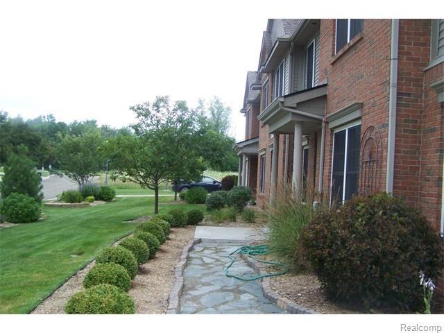 10122 Sunrise Dr - Photo 2 of 17