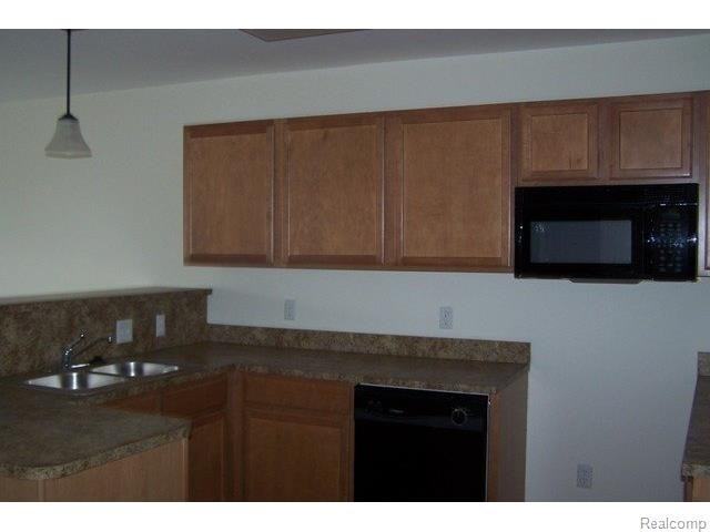 10122 Sunrise Dr - Photo 3 of 17
