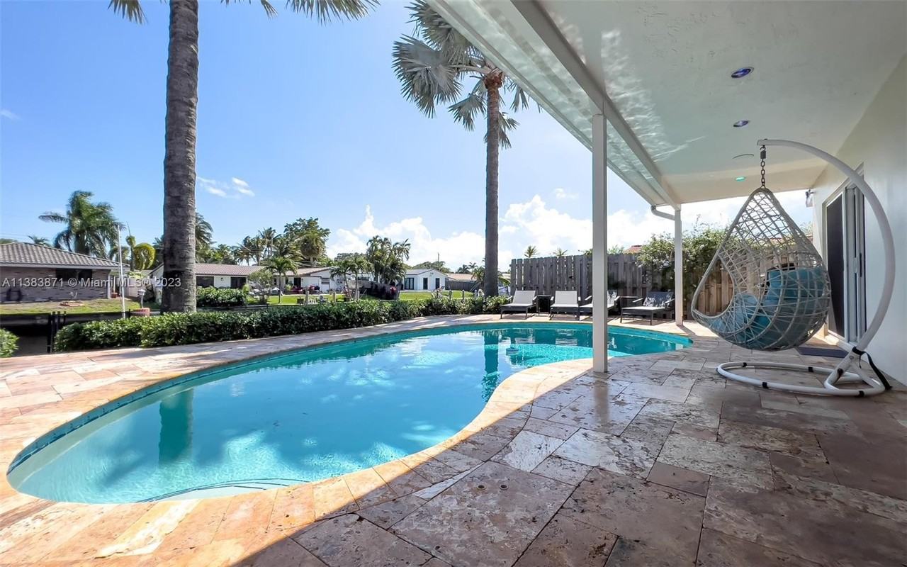 1466 Ne 57th Ct - Photo 2 of 50