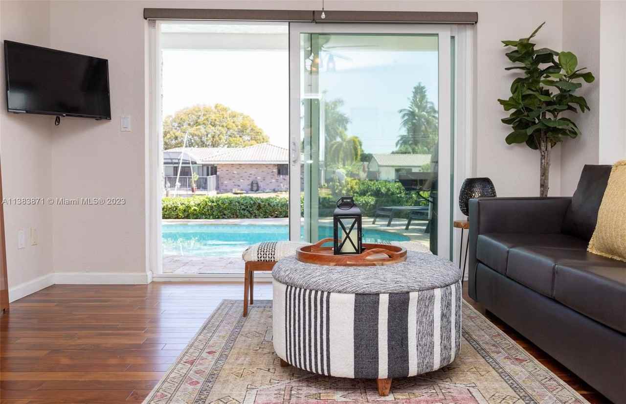 1466 Ne 57th Ct - Photo 3 of 50