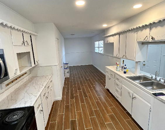 1208 48th St - Photo 3 of 4