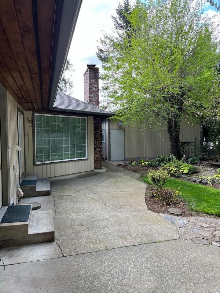 601 N Forest Ct - Photo 3 of 19