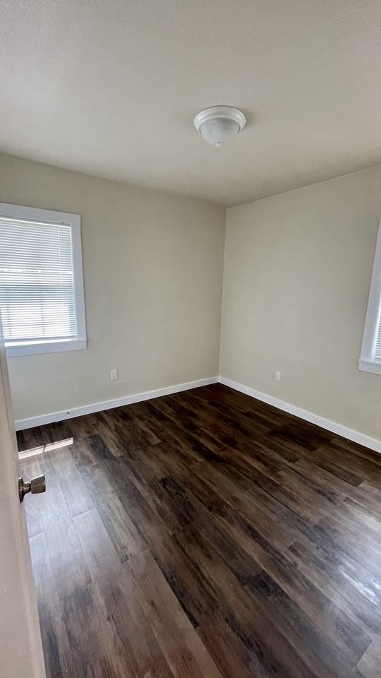 533 Calumet Ave - Photo 5 of 6