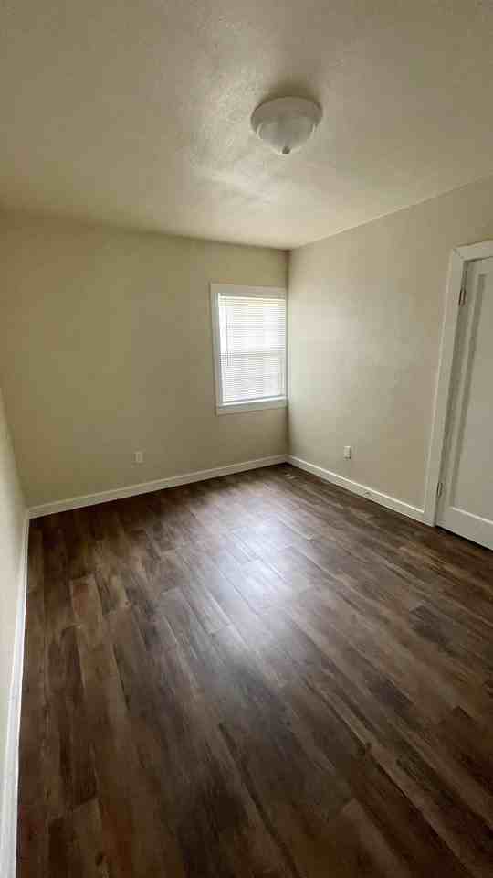 533 Calumet Ave - Photo 4 of 6