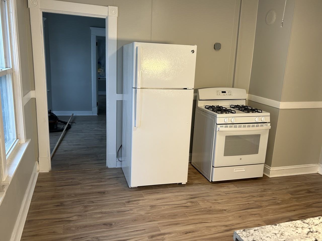 662 Carew St #662 - Photo 3 of 10