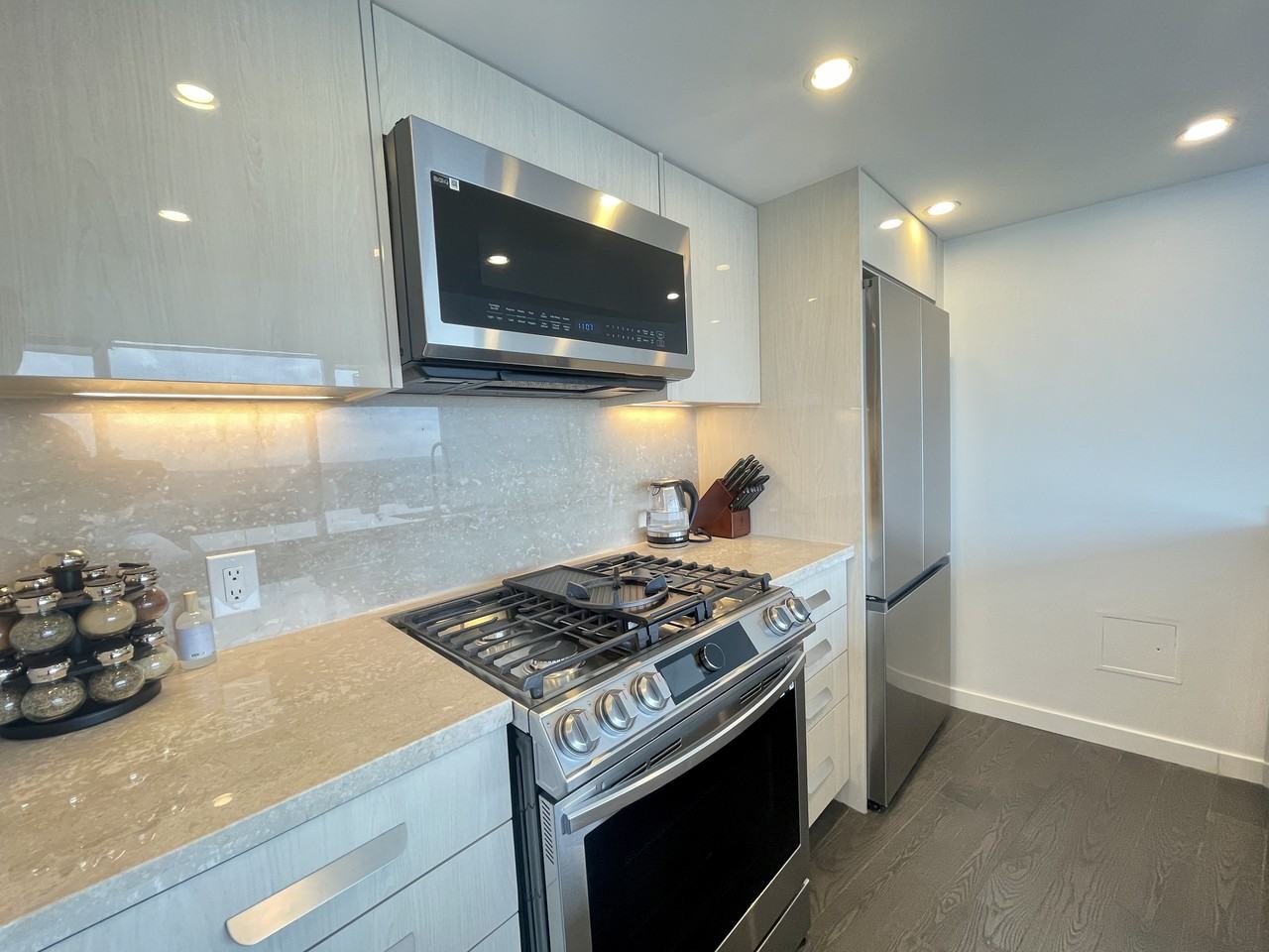 938 Nelson St #3305 - Photo 7 of 31