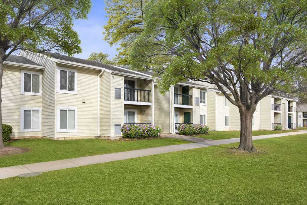 Smallwood Gardens Apartments 85 Smallwood Village Ctr Ste 2, Waldorf