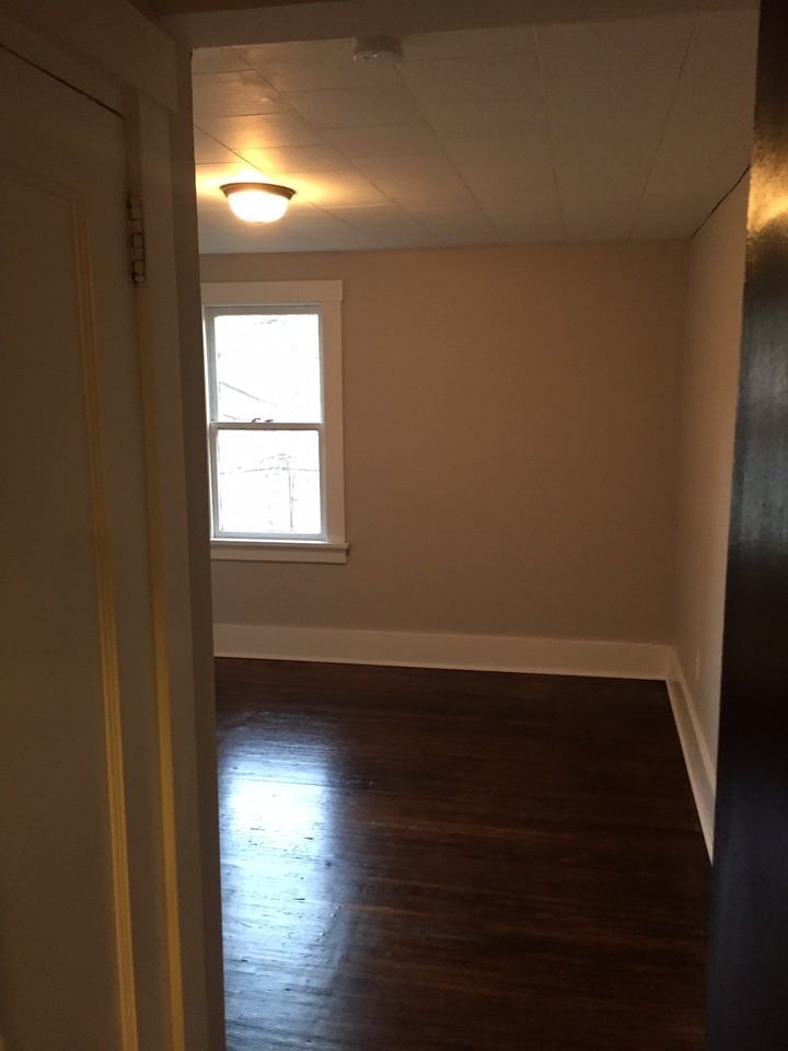 10 Eagle St Uppr - Photo 2 of 10