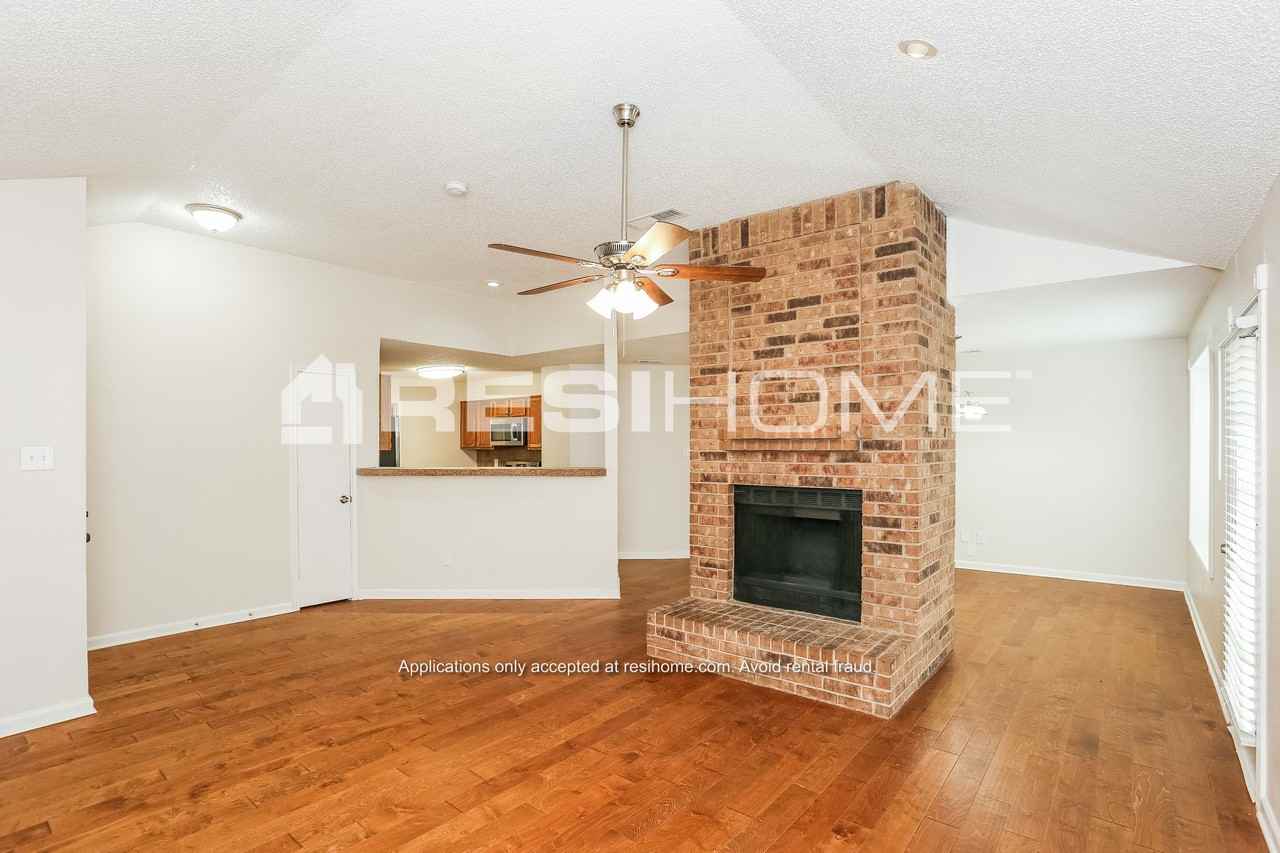 400 Angelina Dr - Photo 3 of 18