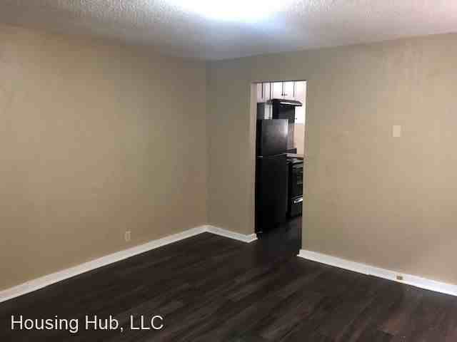 951/953 Desoto St Apartments in Payne Phalen, St. Paul, MN 55130 Zumper