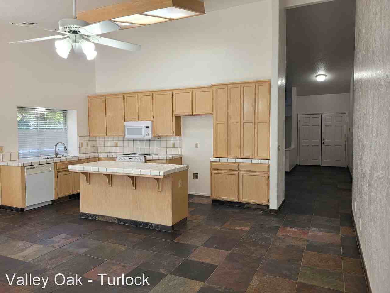 7420 Bramble Ln - Photo 3 of 9