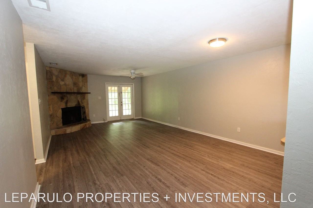 2101 Admiral Ct - Photo 2 of 26