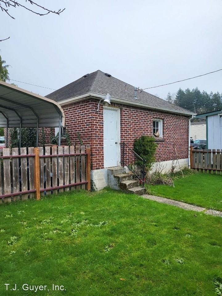 1054 S Market Blvd - Photo 2 of 24