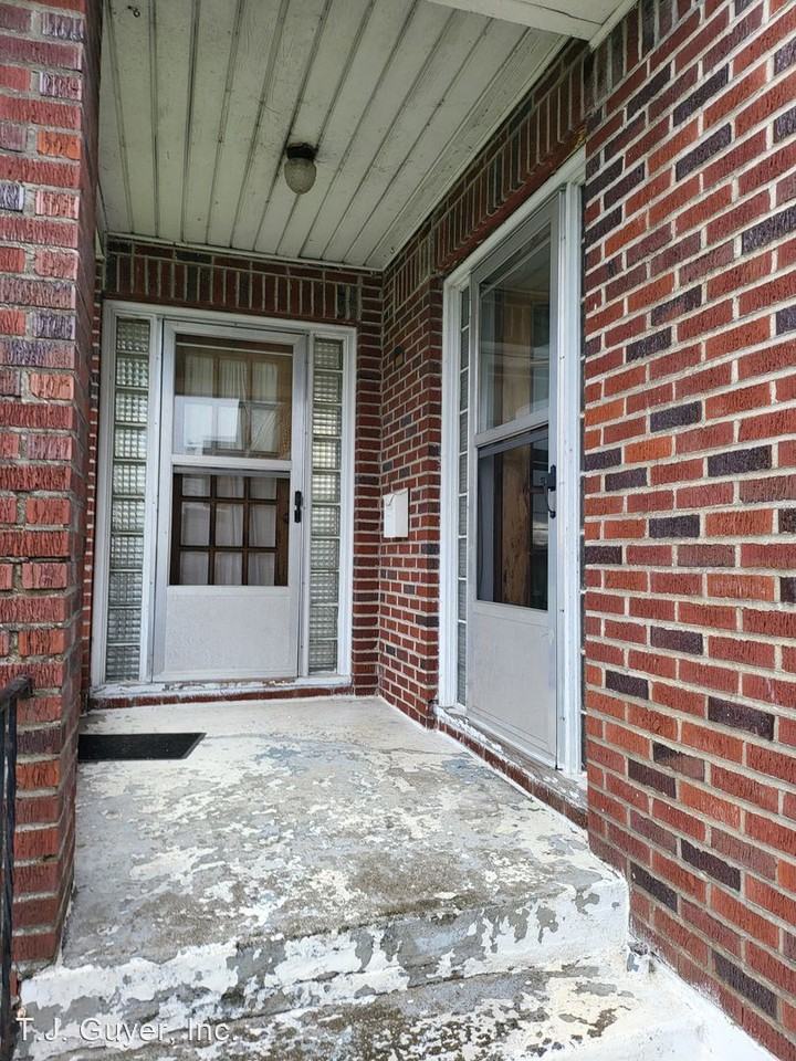 1054 S Market Blvd - Photo 3 of 24