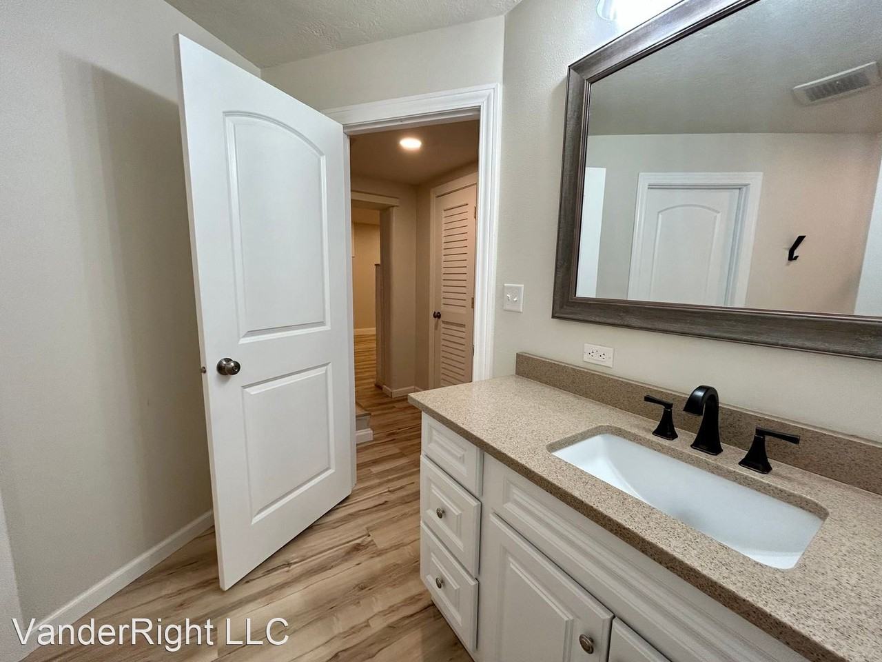 1604 S Grange Ave - Photo 3 of 36