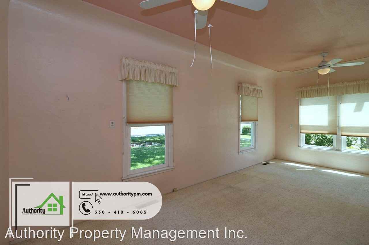 3360 Main St - Photo 3 of 40