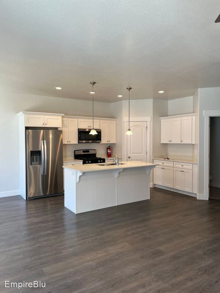 3636 N 2280 N - Photo 2 of 13