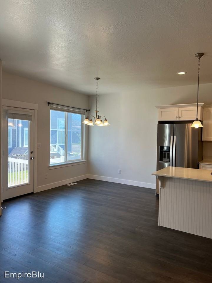 3636 N 2280 N - Photo 3 of 13