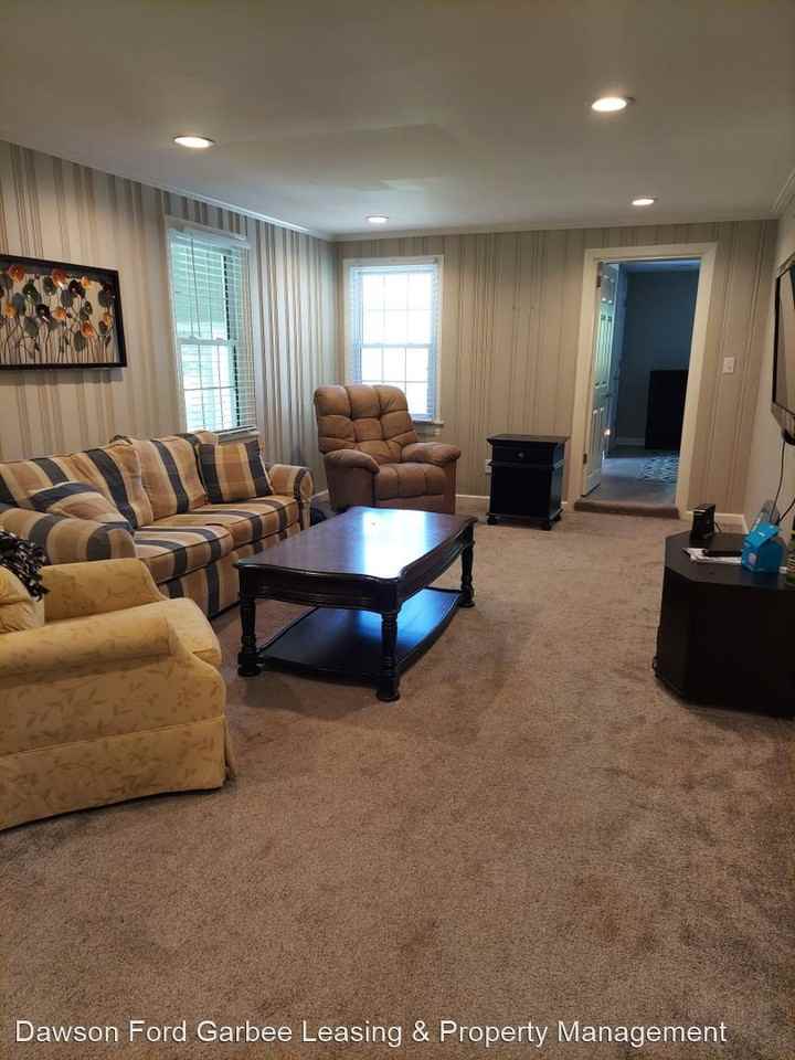 1723 Spottswood Place - Photo 3 of 15