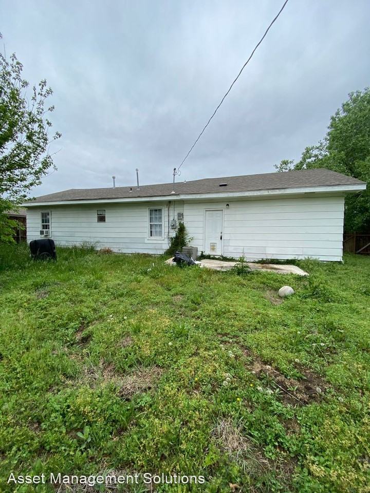 620 Nw 114th St - Photo 3 of 7