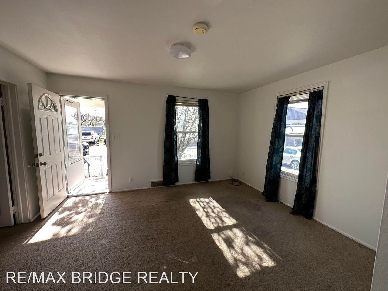 2133 W 3500 N - Photo 2 of 23